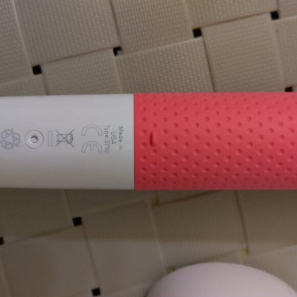 Oral-B Vitality FlossAction Rechargeable Electric Toothbrush, Pink - Picture 8 of 12